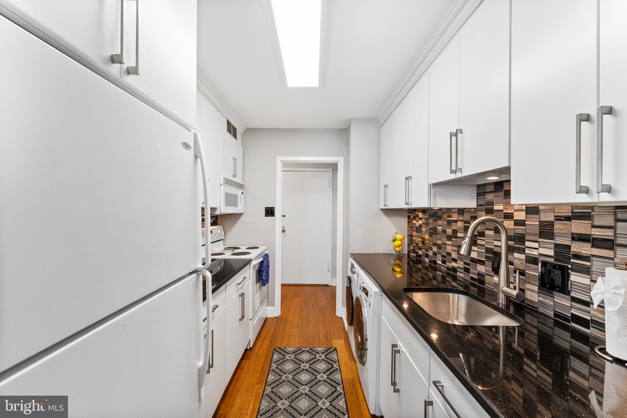 LOGAN SQUARE - Residential