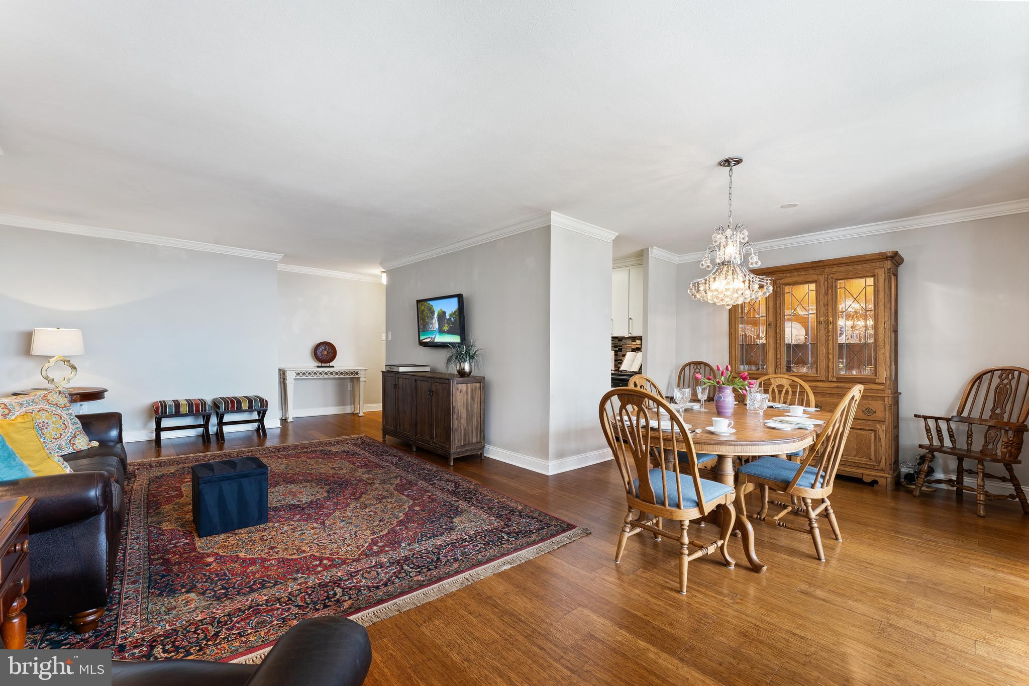 LOGAN SQUARE - Residential
