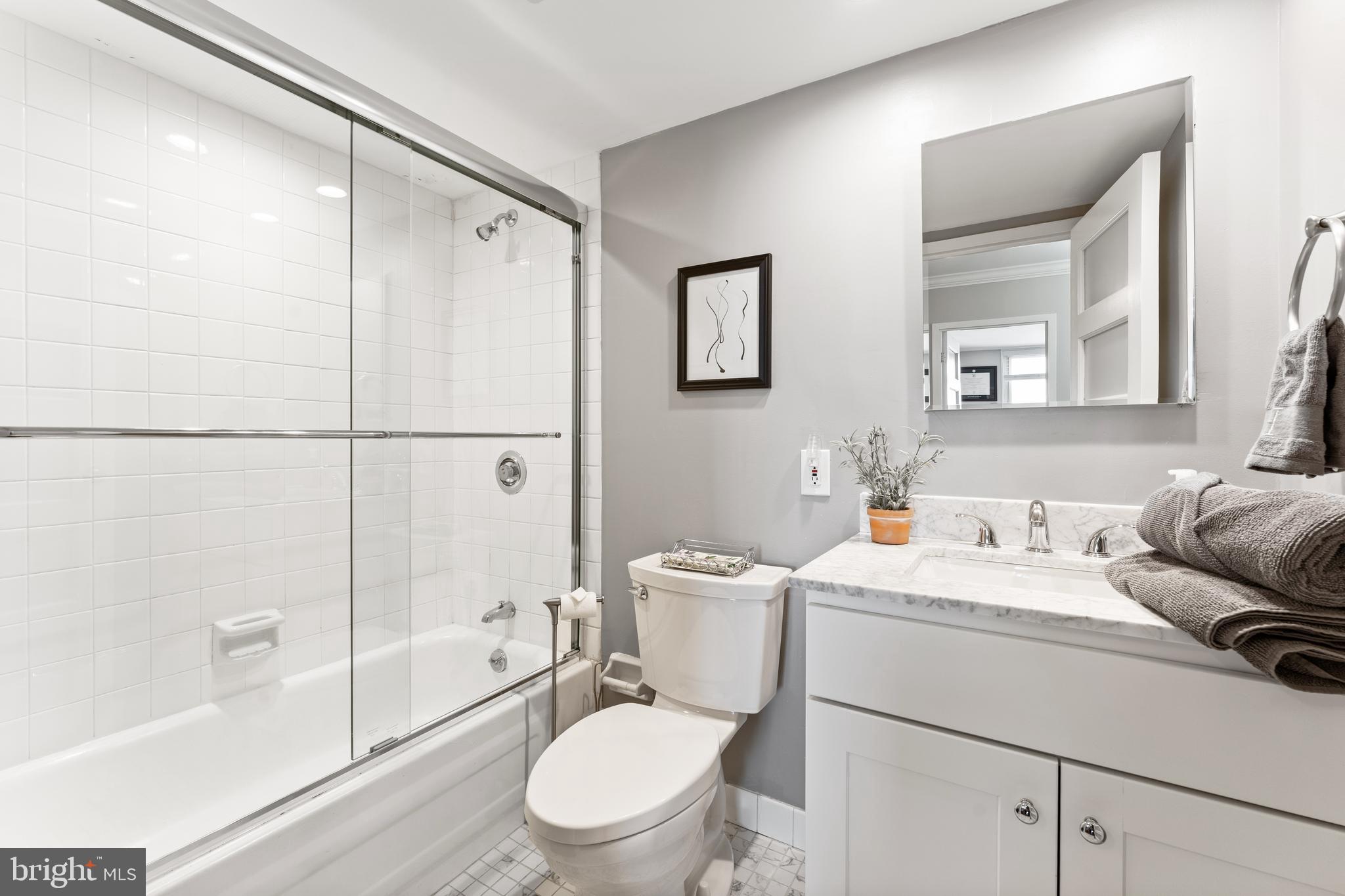 LOGAN SQUARE - Residential