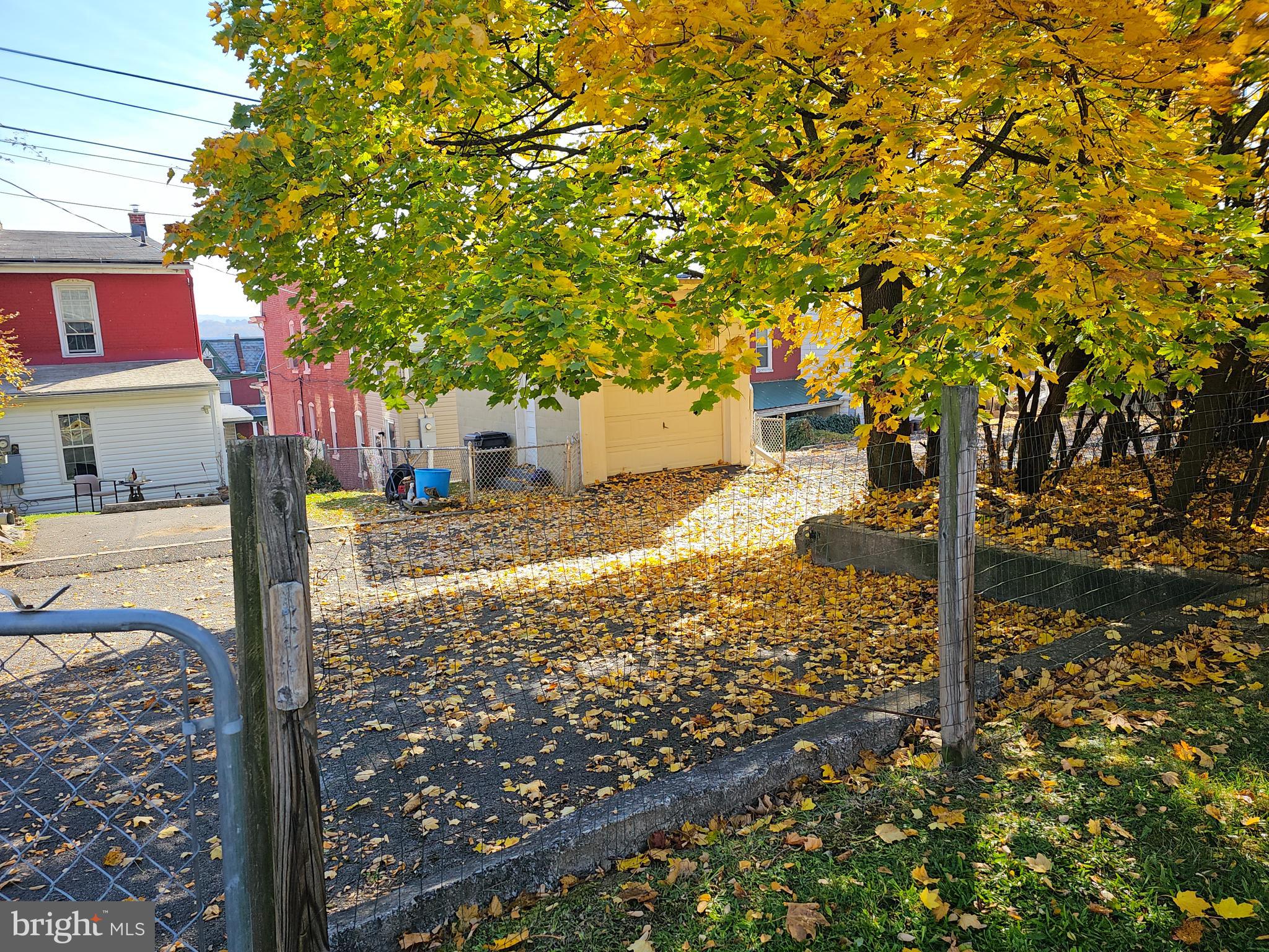 WEST SIDE - Residential