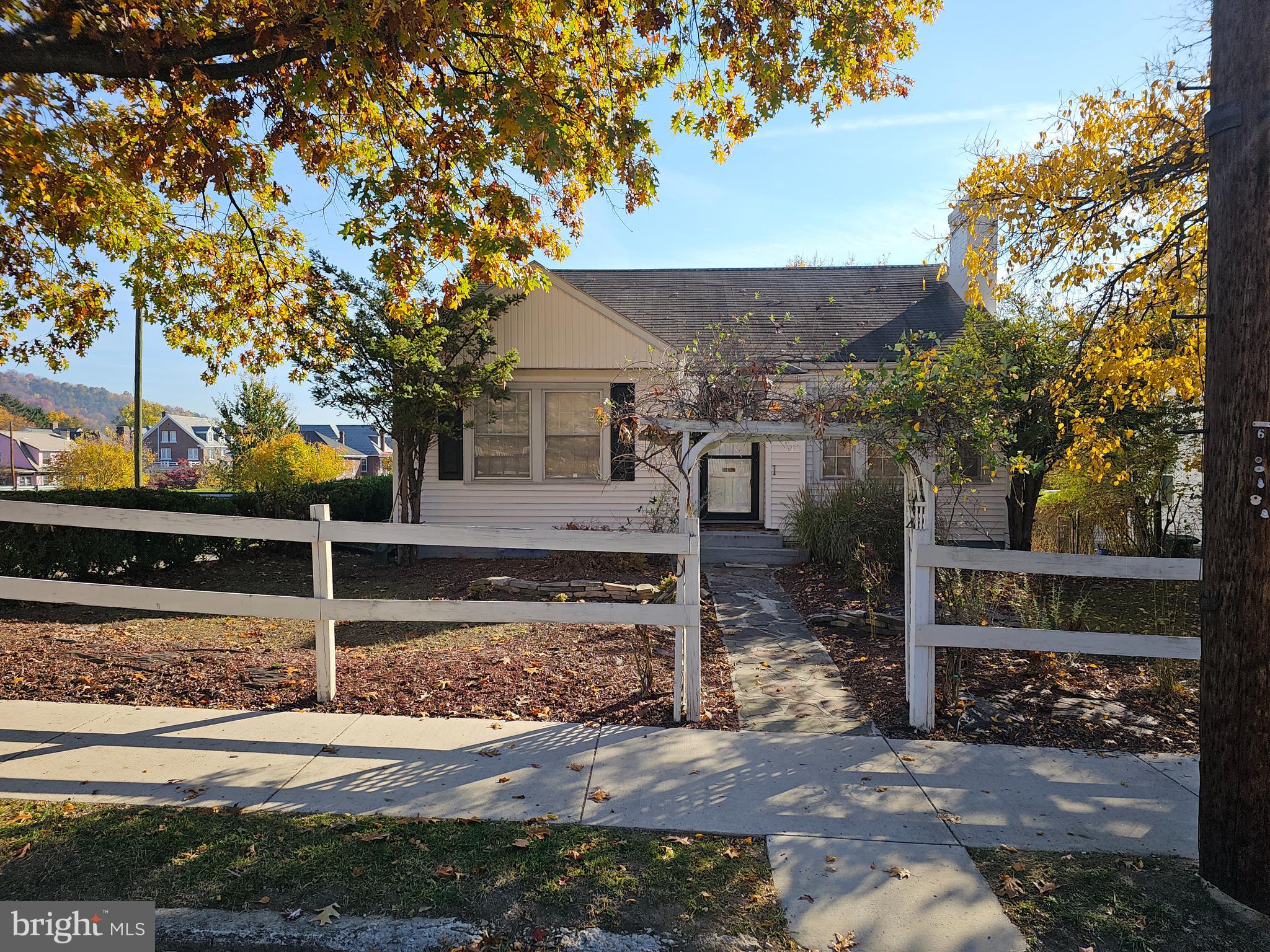 WEST SIDE - Residential