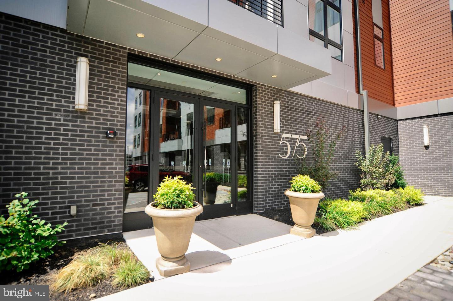 575 SOUTH CONDOS - Residential Lease