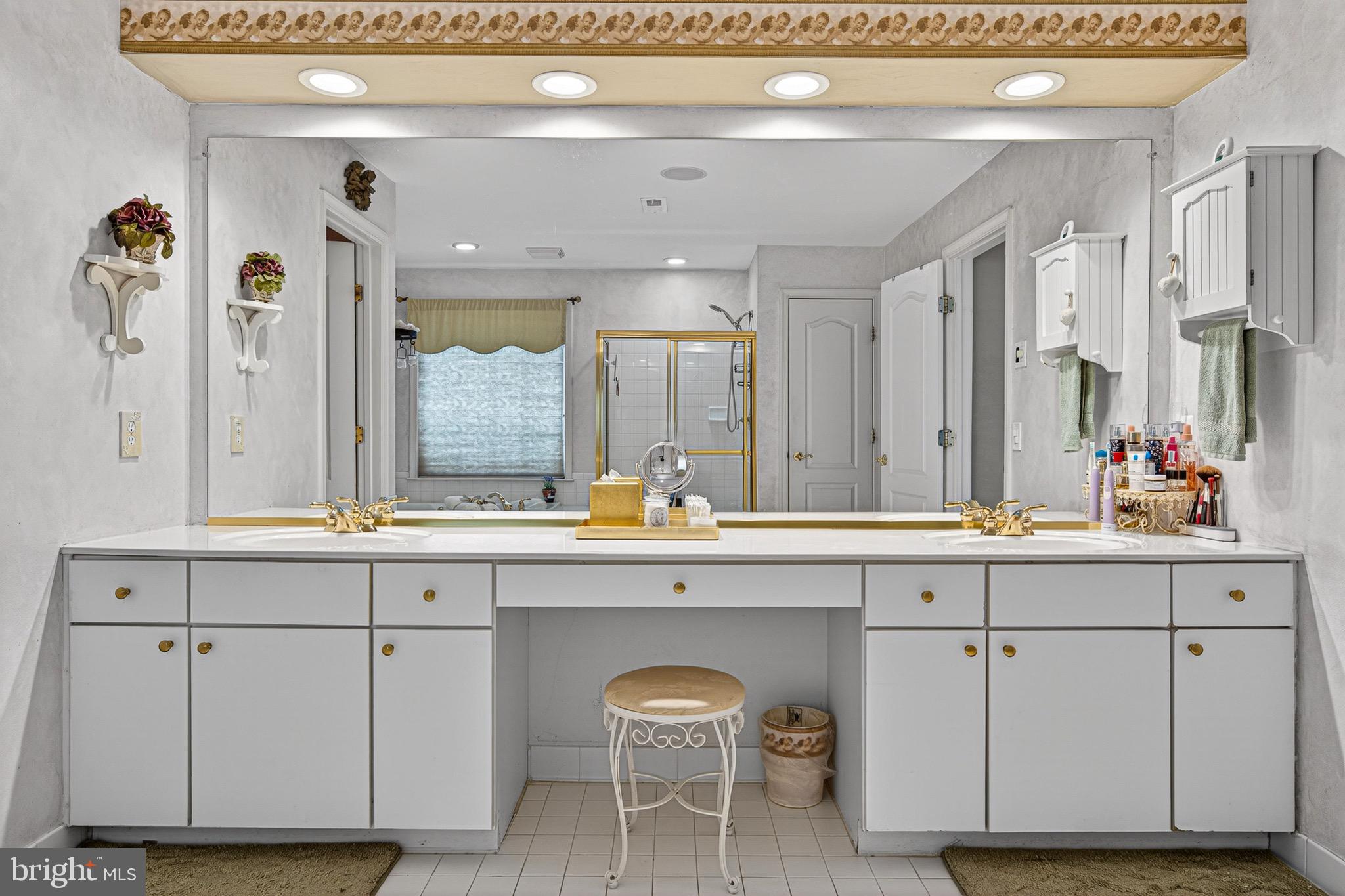 VINEYARD OAK NORTH - Residential