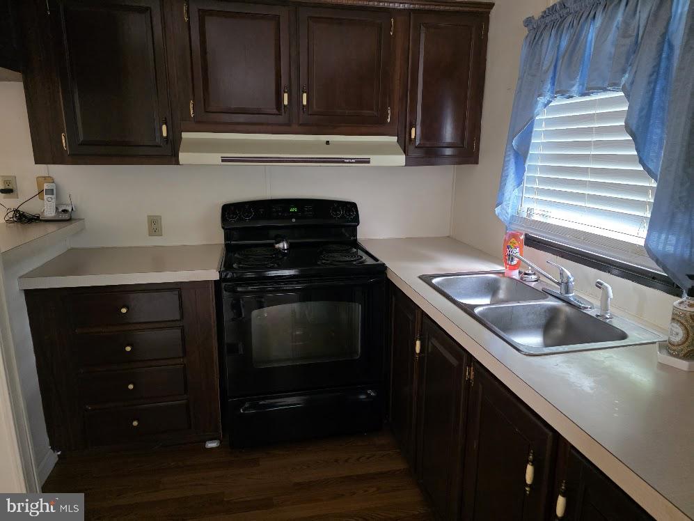 COUNTRY MANOR FARMS - Residential