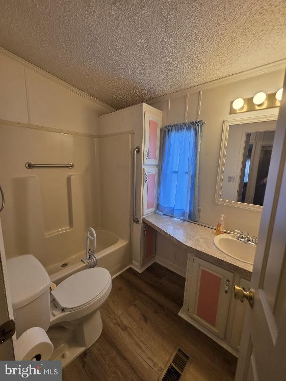 COUNTRY MANOR FARMS - Residential