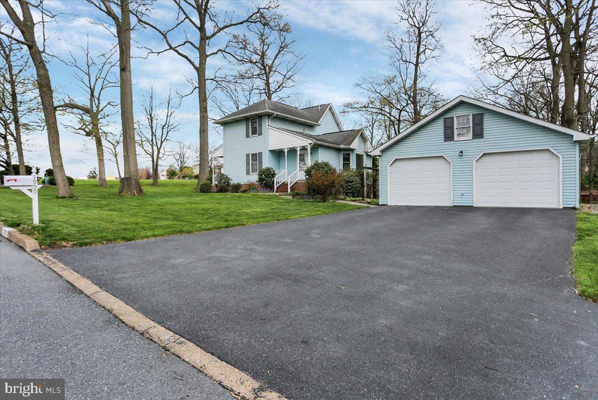 TWELVE OAKS - Residential