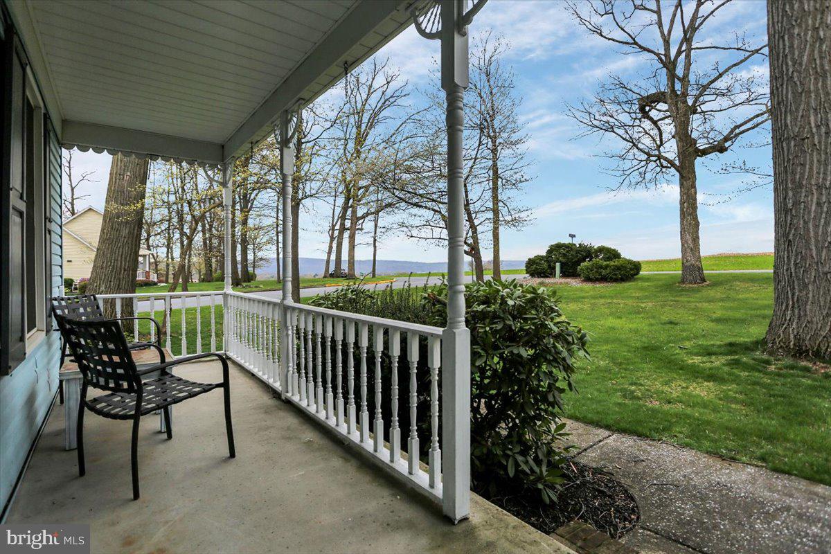 TWELVE OAKS - Residential