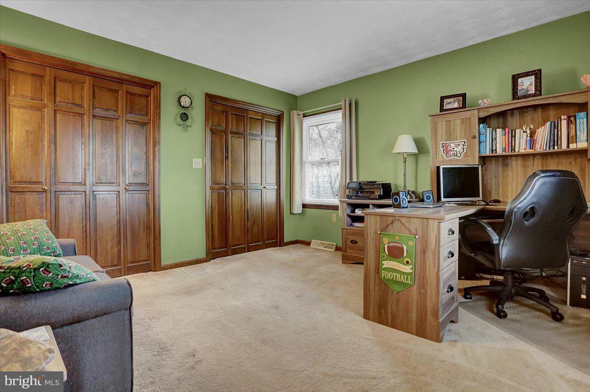 TWELVE OAKS - Residential