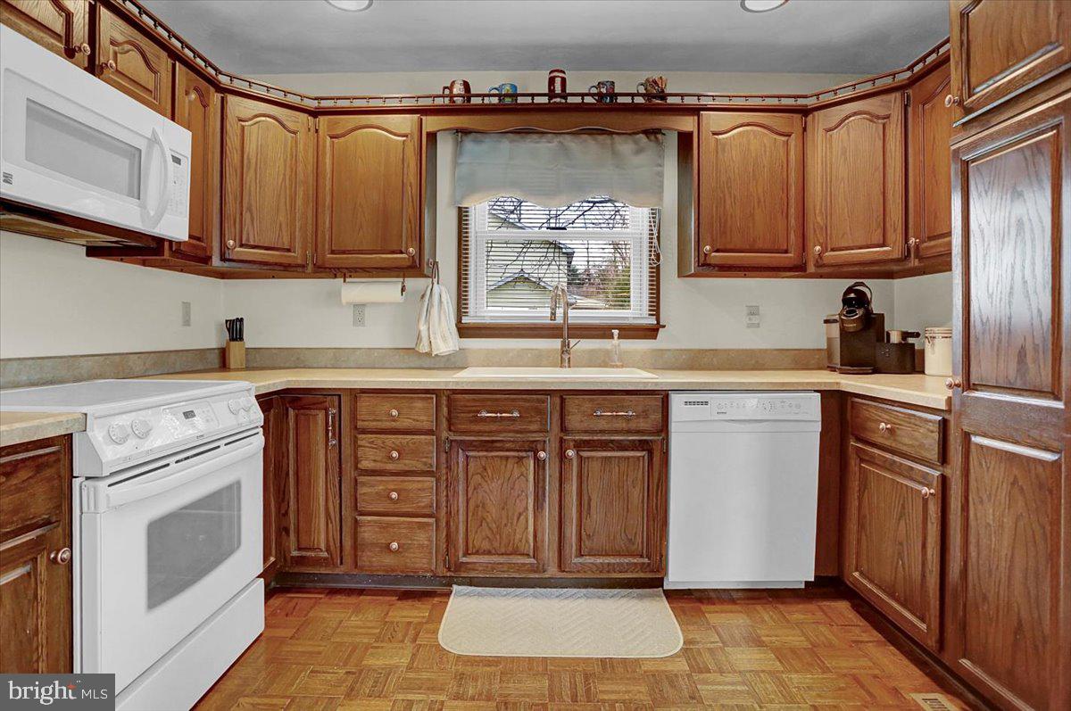 TWELVE OAKS - Residential