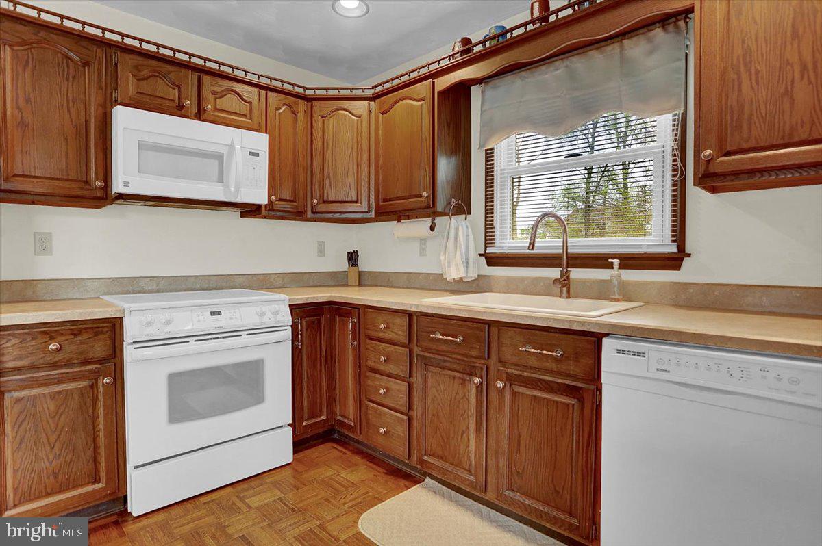 TWELVE OAKS - Residential