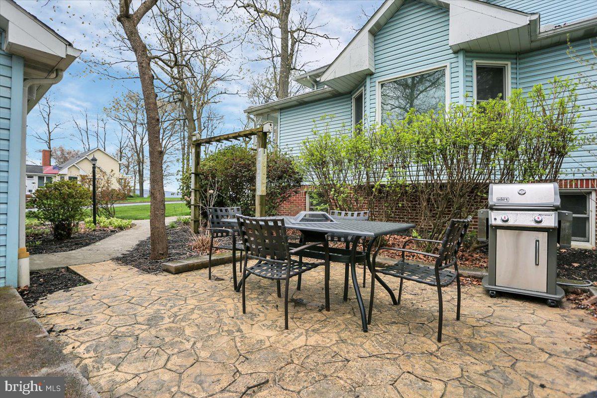 TWELVE OAKS - Residential