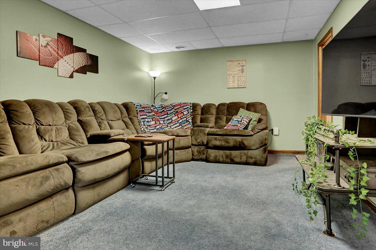 TWELVE OAKS - Residential