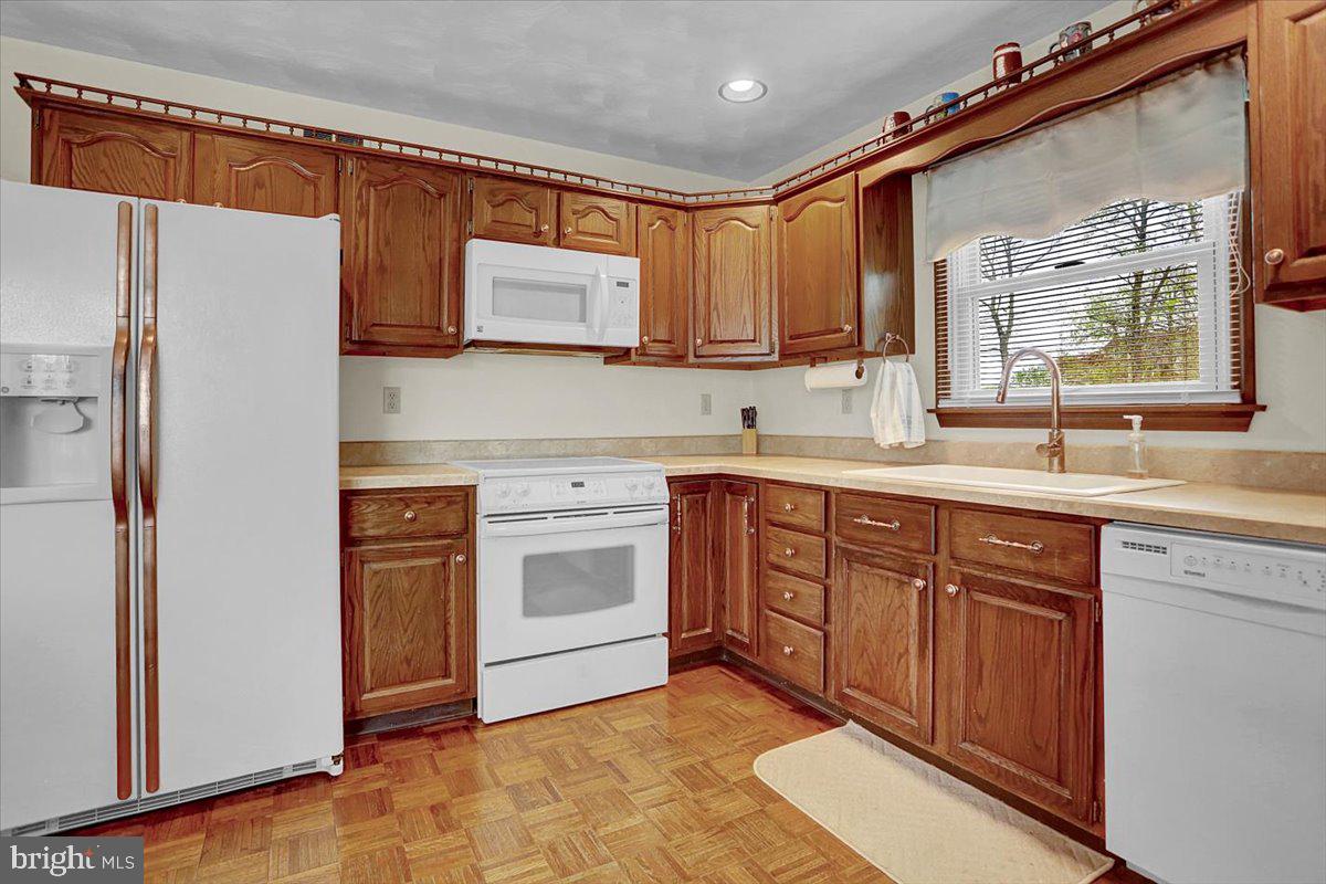 TWELVE OAKS - Residential