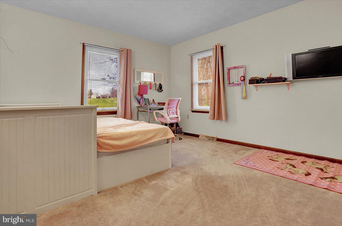 TWELVE OAKS - Residential