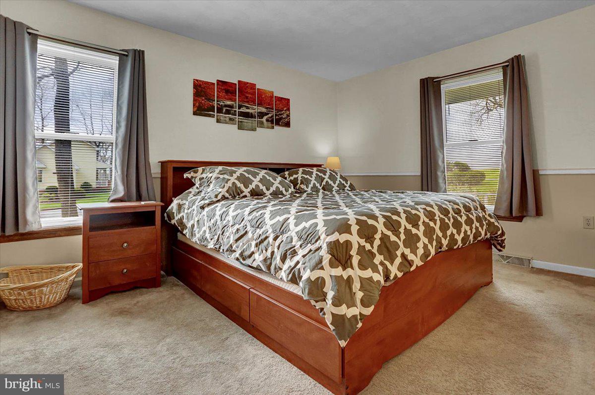 TWELVE OAKS - Residential