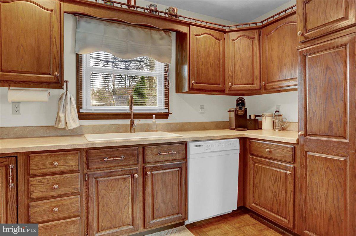 TWELVE OAKS - Residential