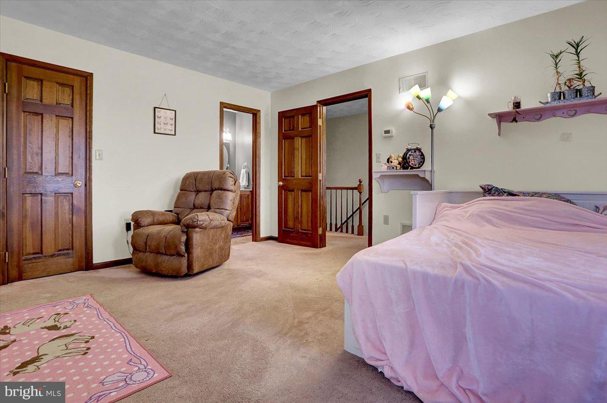 TWELVE OAKS - Residential
