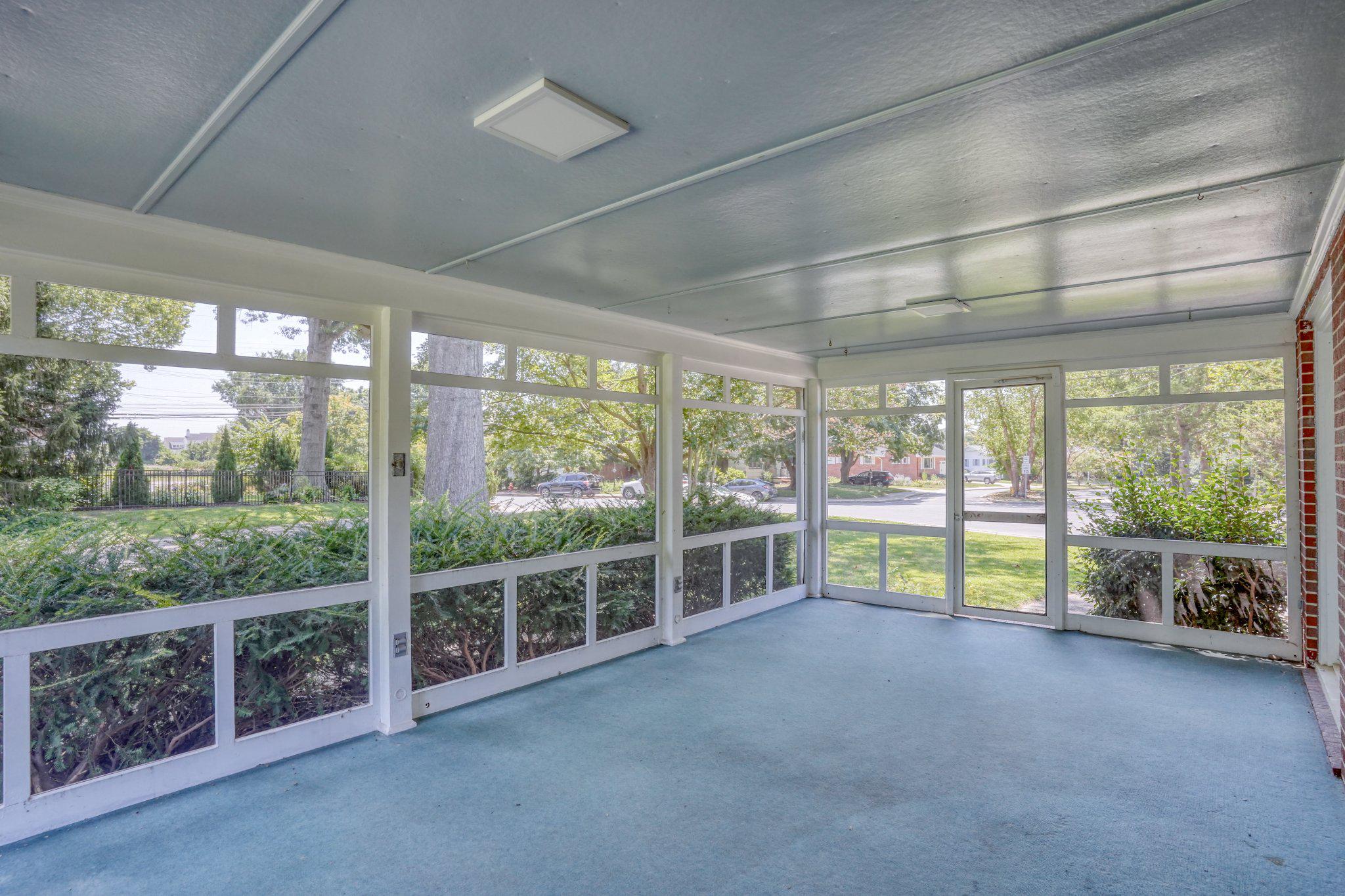 DEVRIES CIRCLE - Residential