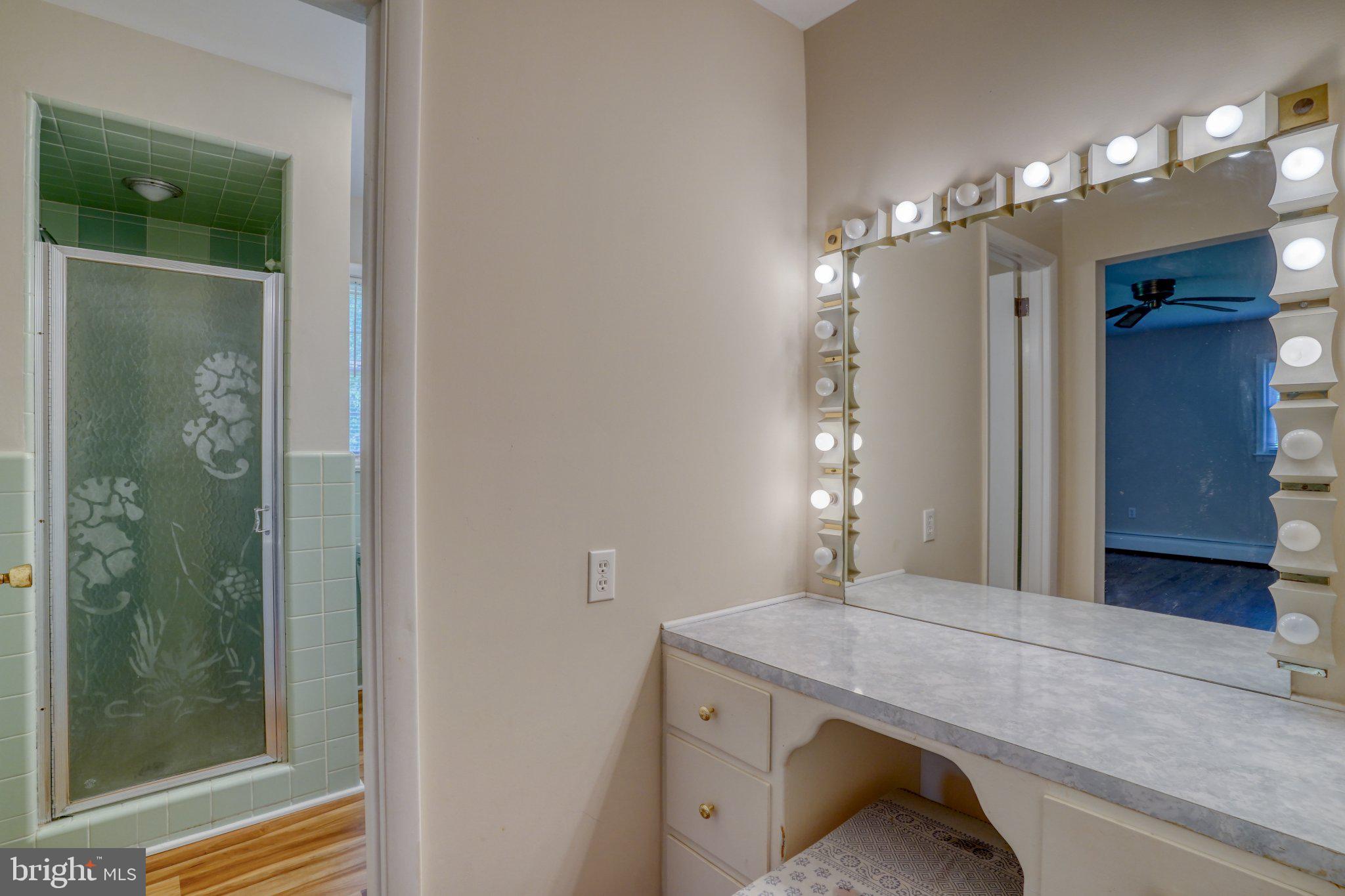 DEVRIES CIRCLE - Residential