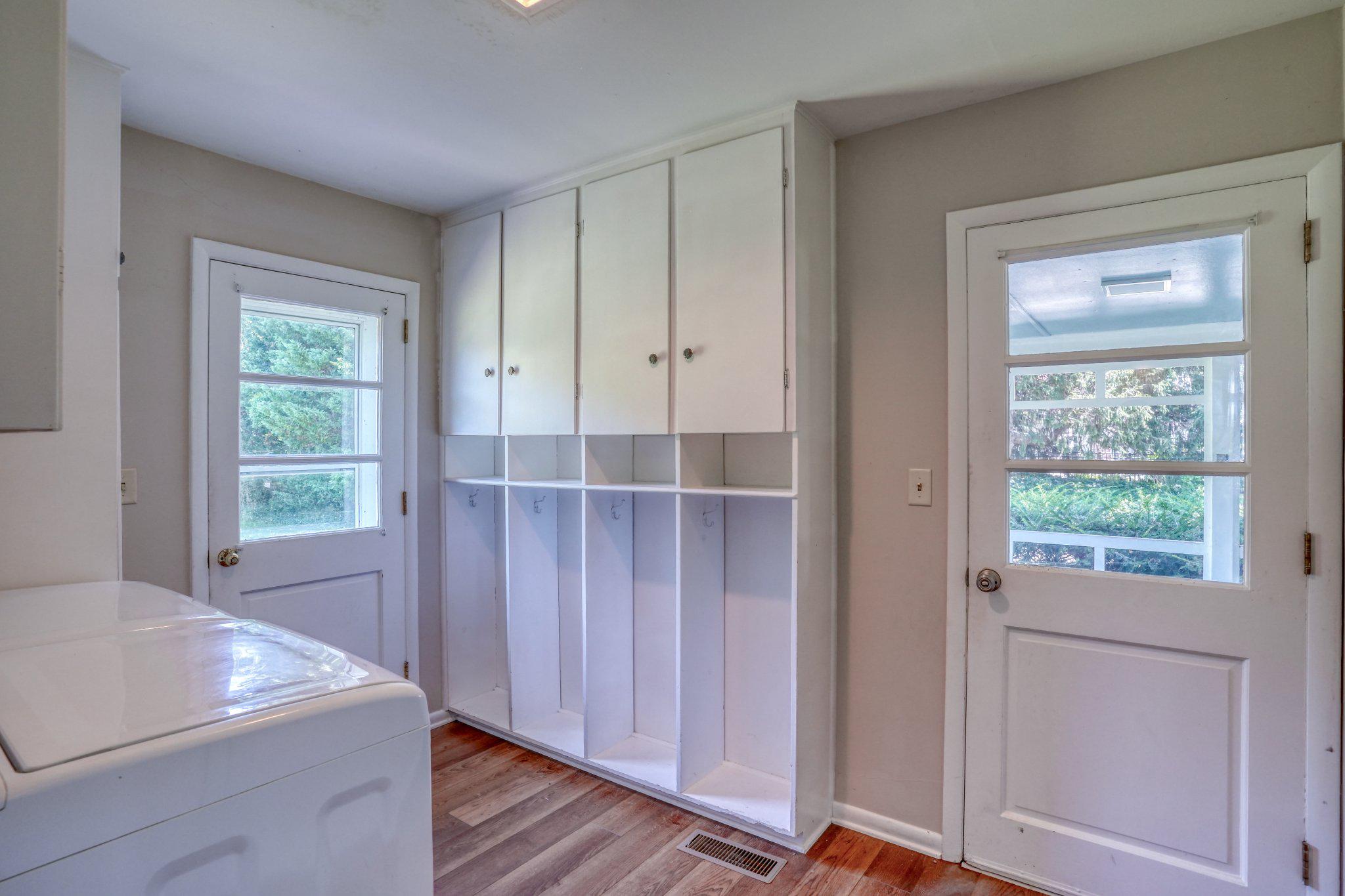 DEVRIES CIRCLE - Residential