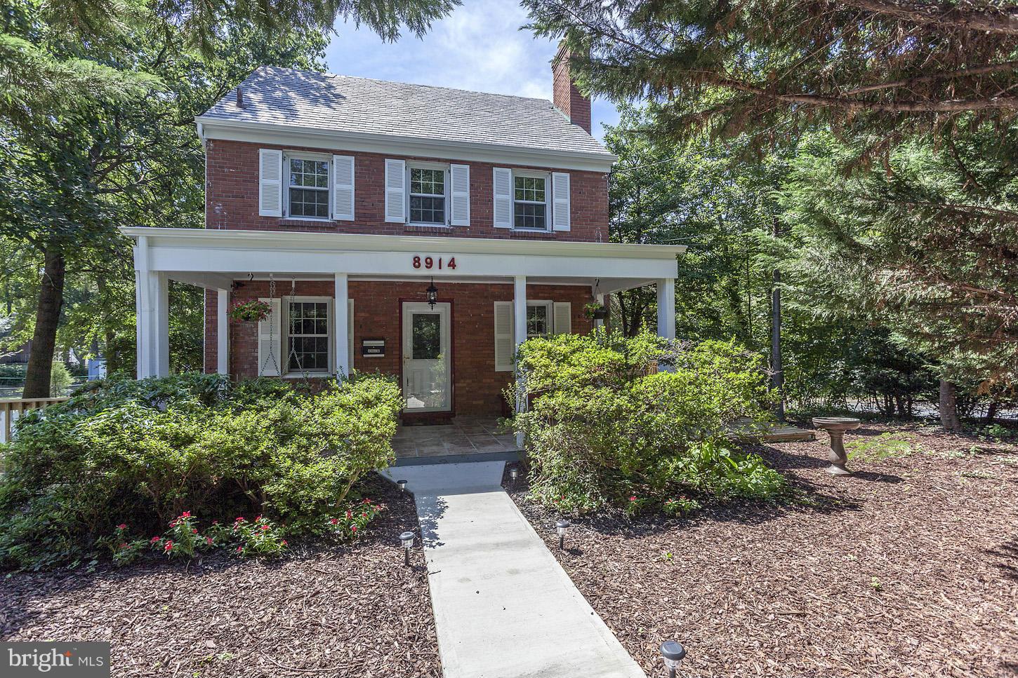 **ONE FABULOUS HOME & THE BEST VALUE IN CLOSE IN SS** Fully renovated jewel offers  4 levels of gorgeous spaces, modern, open flpln,  stunning gourmet kit (SS & granite), Pella windows, amazing loft level, huge master, beautiful baths, home office/5th bedroom, garage + 2 driveways,  4 decks, large front porch, huge flat yard, AHS 1 year warranty, DO NOT MISS THIS HOUSE THIS WEEK OR SEE IT SAT 1-4.