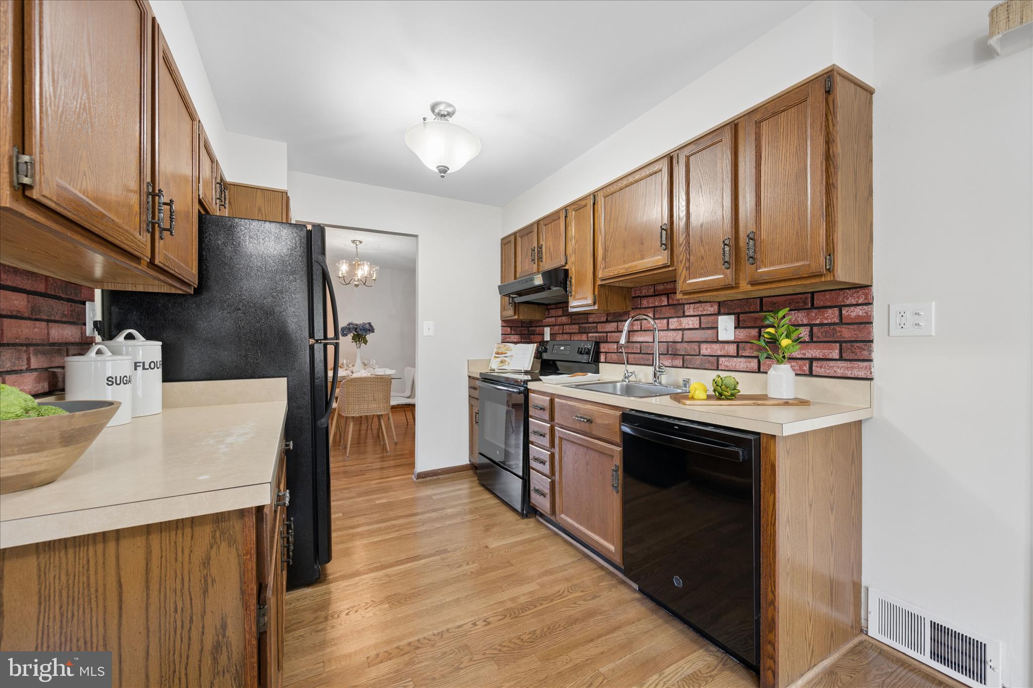 MANOR WOODS - Residential