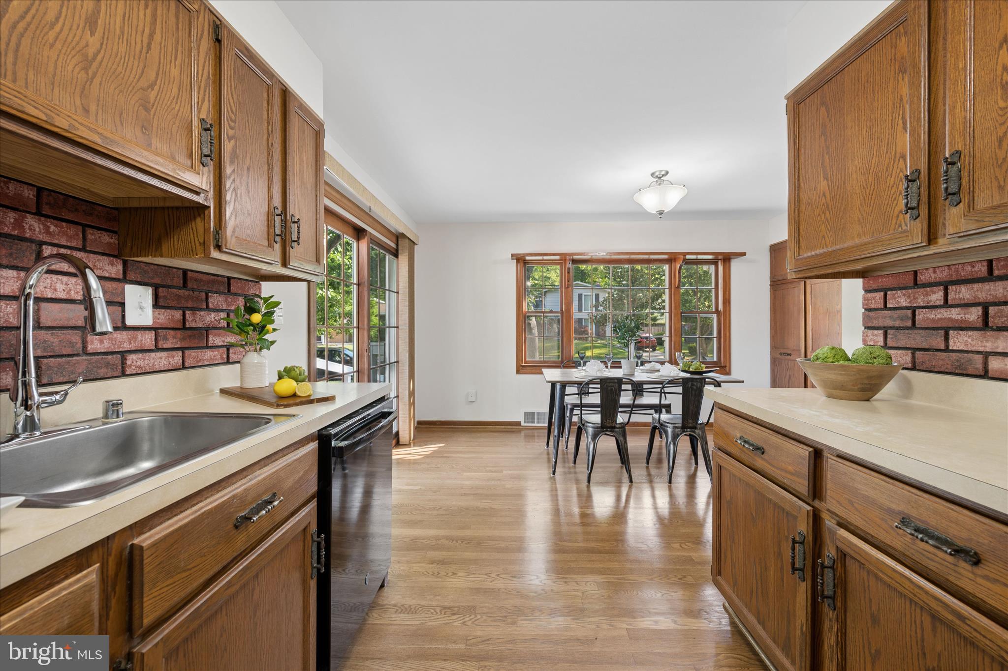 MANOR WOODS - Residential