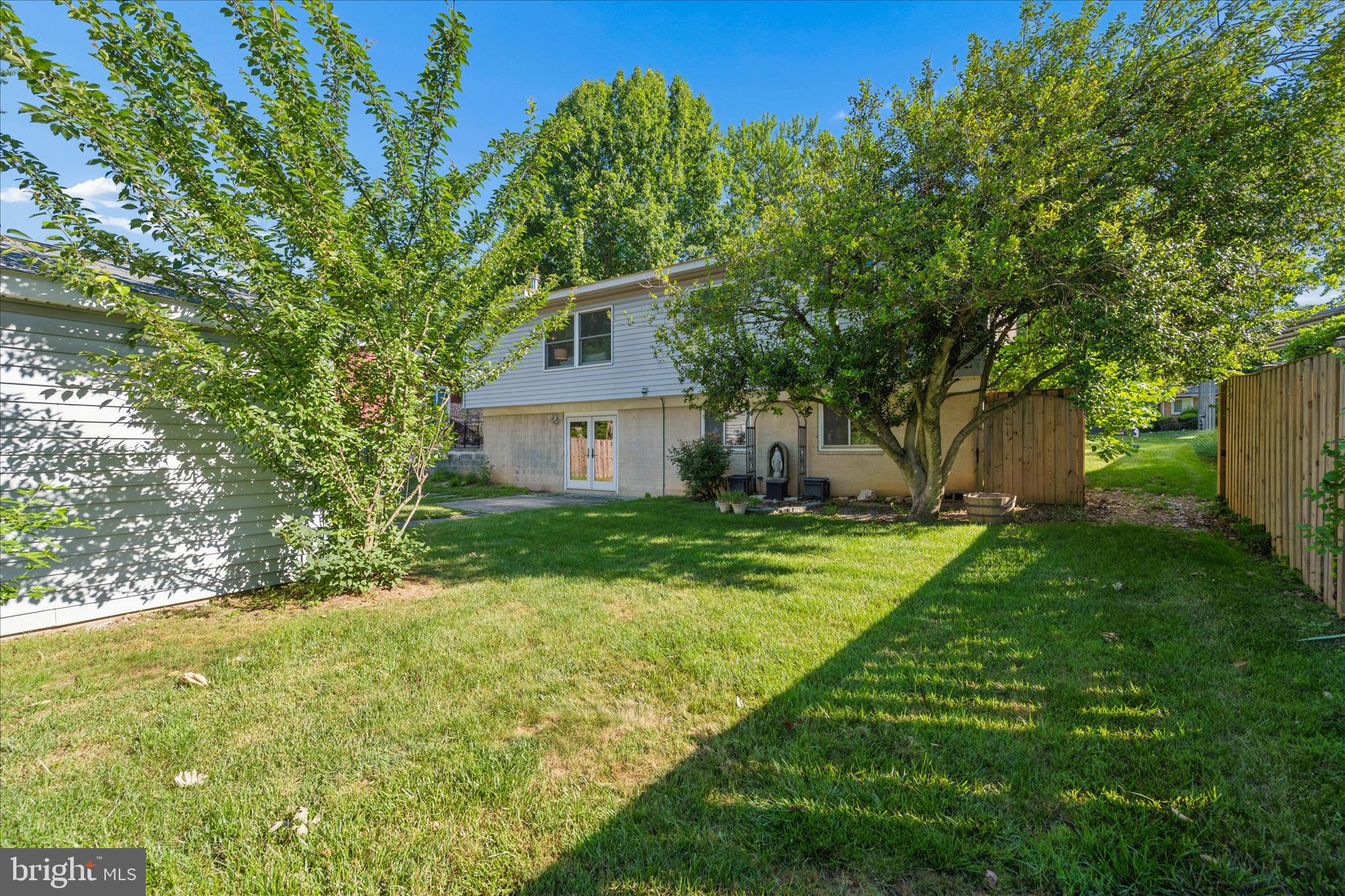 MANOR WOODS - Residential