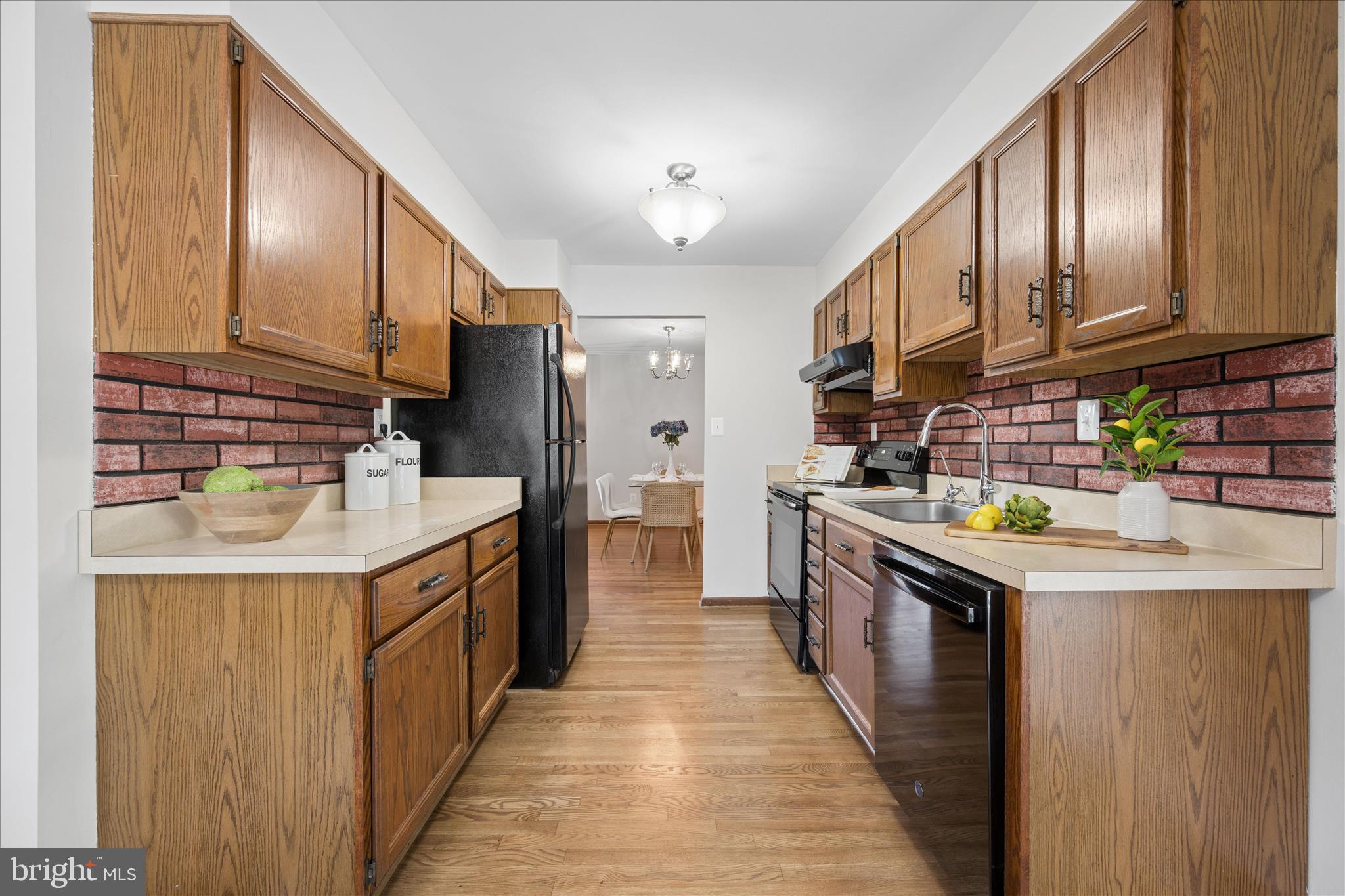 MANOR WOODS - Residential