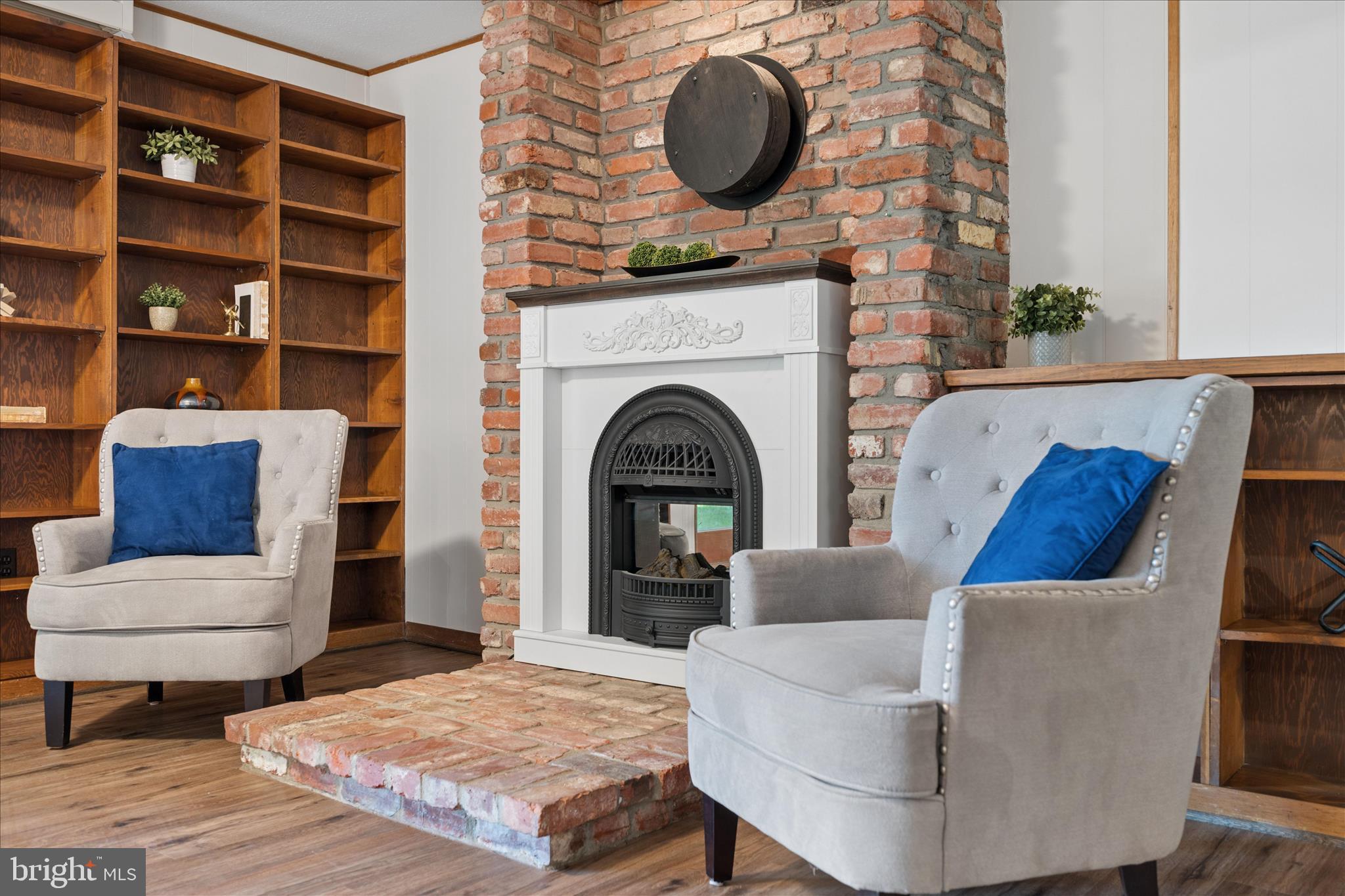 MANOR WOODS - Residential