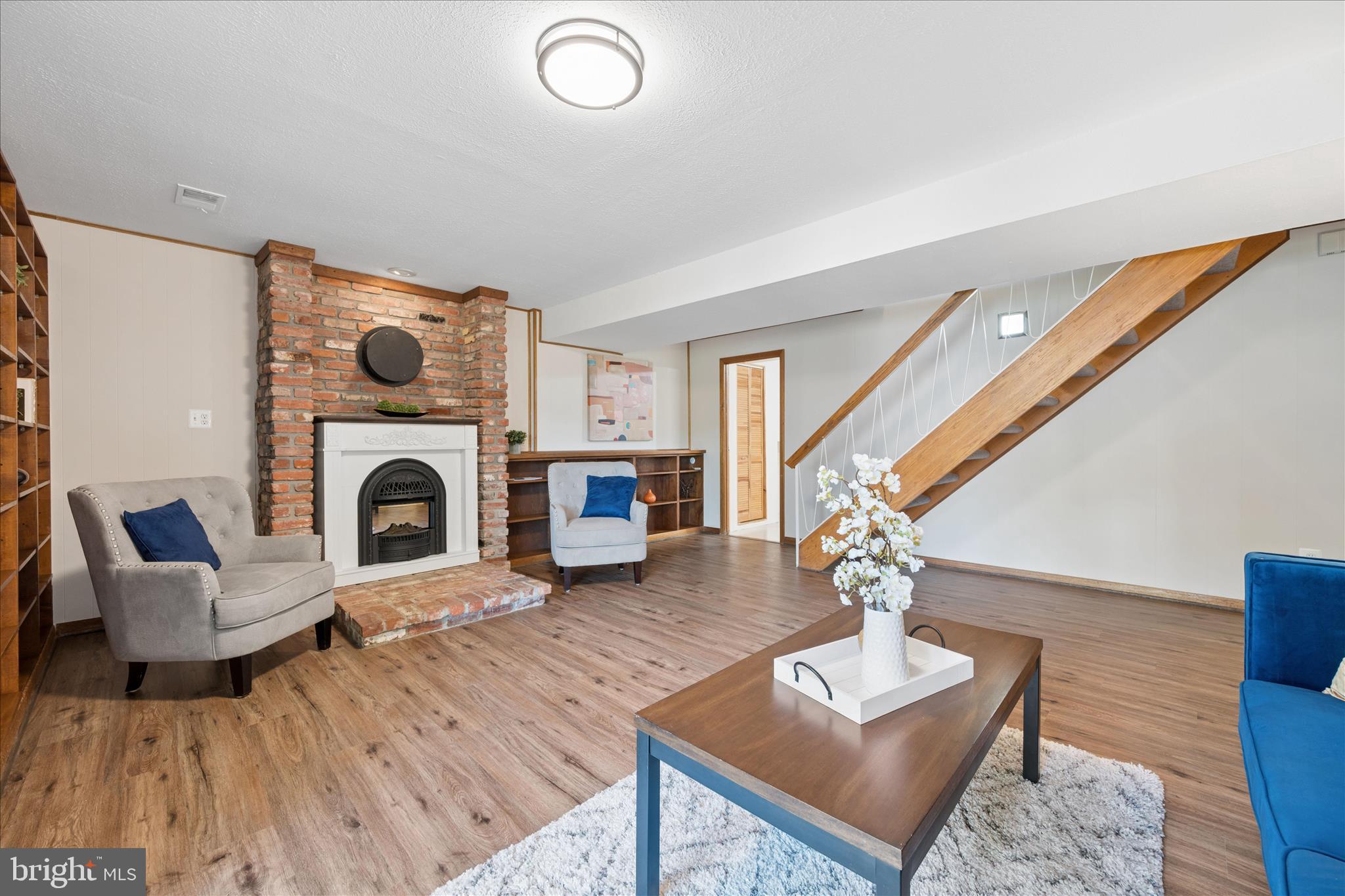MANOR WOODS - Residential
