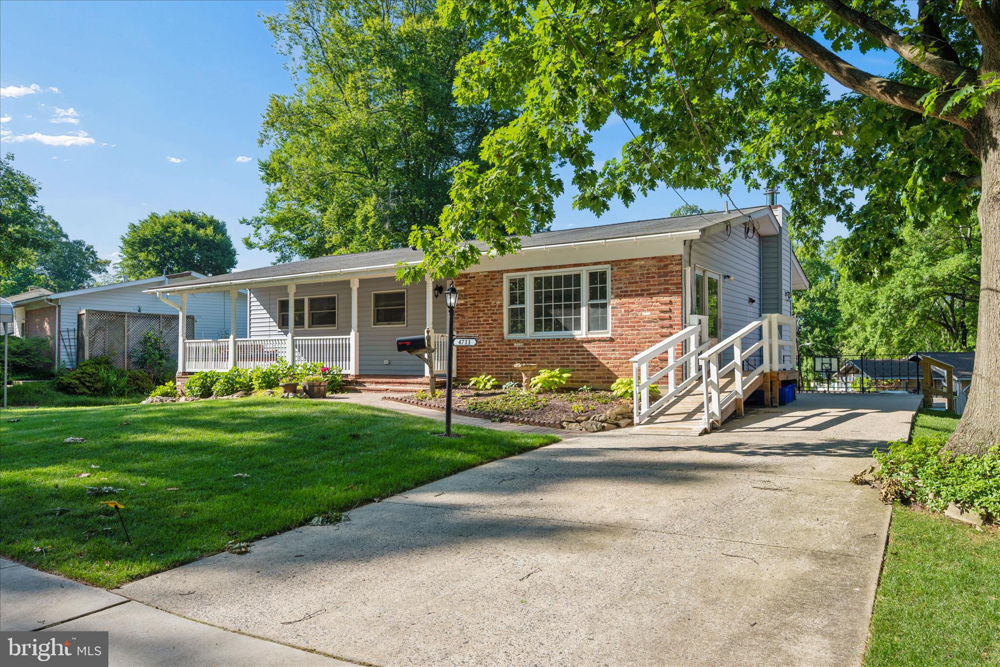 MANOR WOODS - Residential