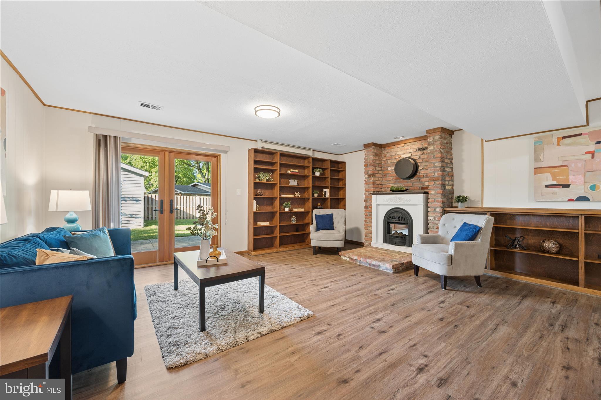 MANOR WOODS - Residential