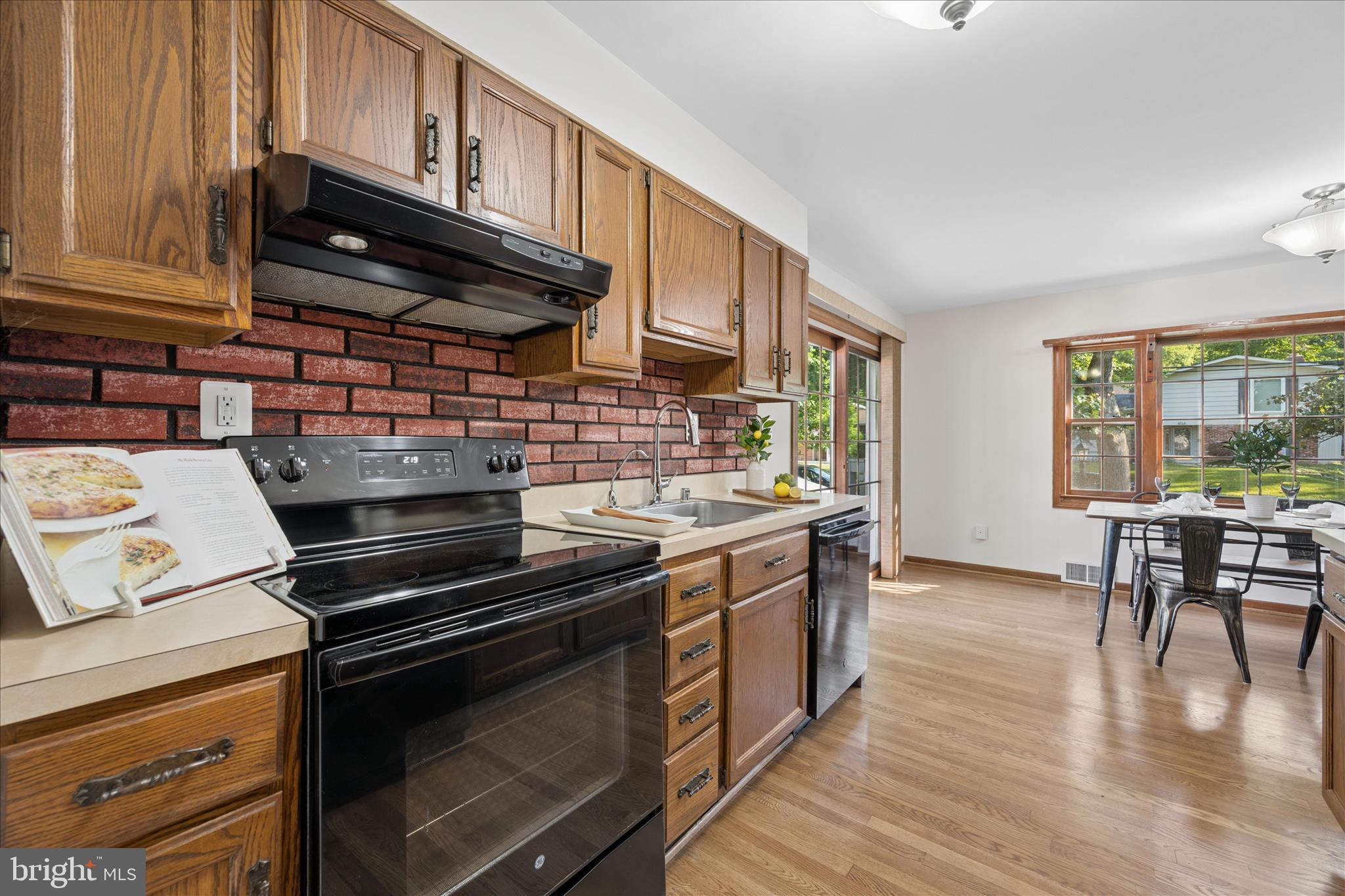 MANOR WOODS - Residential