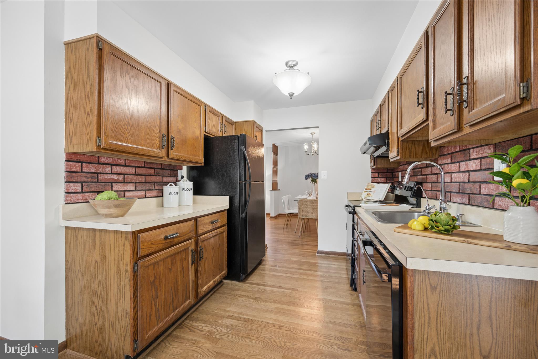MANOR WOODS - Residential