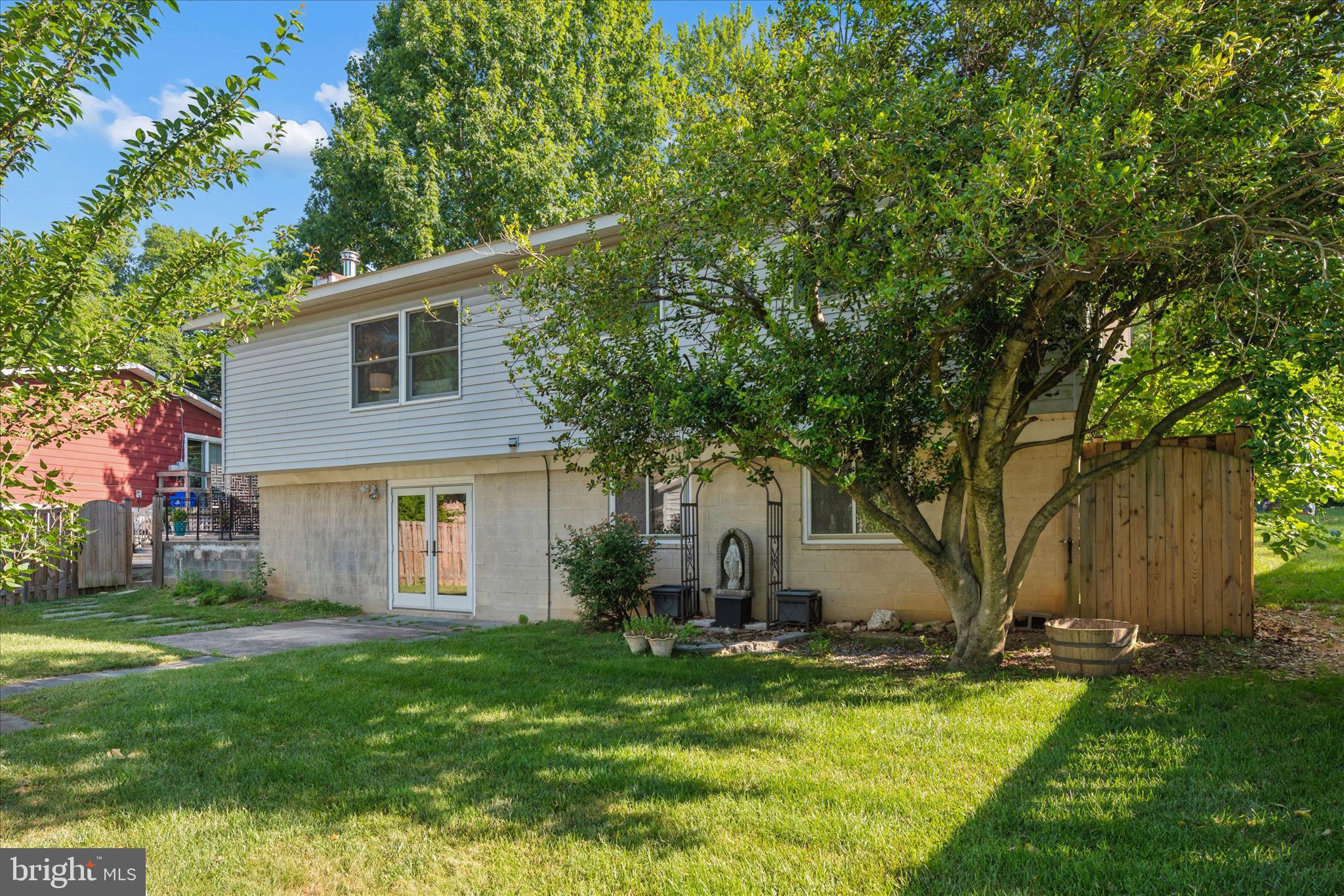 MANOR WOODS - Residential