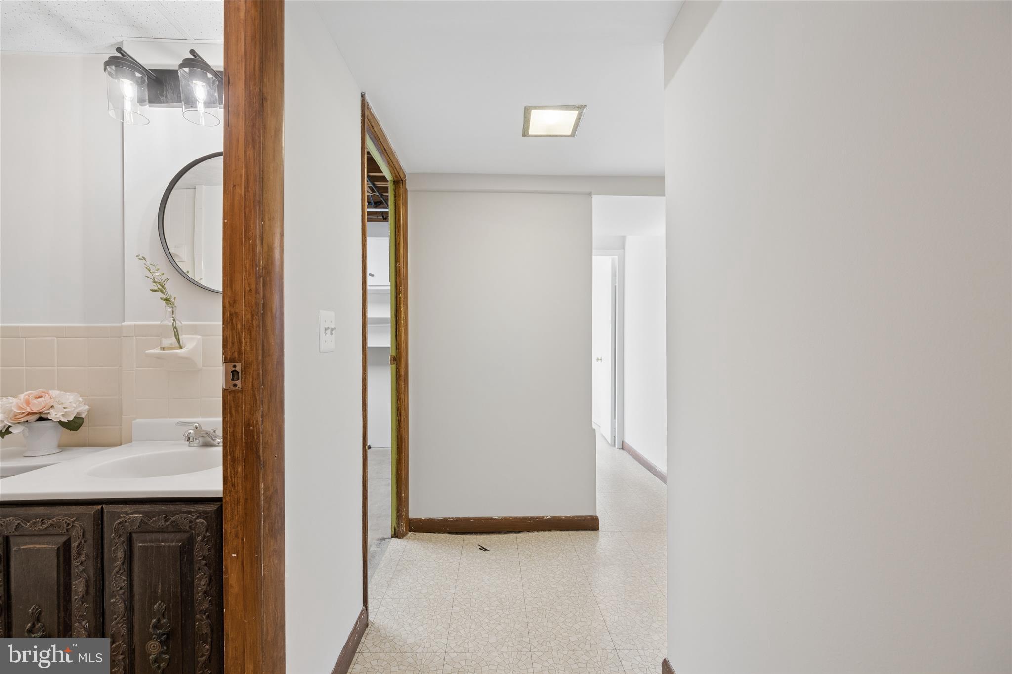 MANOR WOODS - Residential