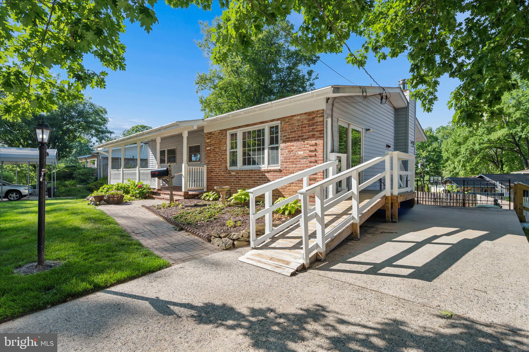 MANOR WOODS - Residential
