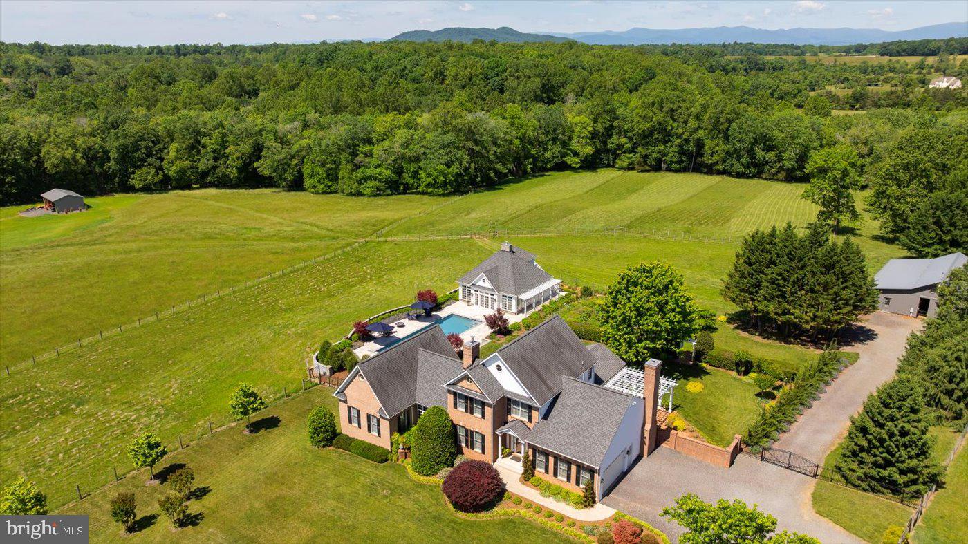 SEVEN SPRINGS FARM - Residential