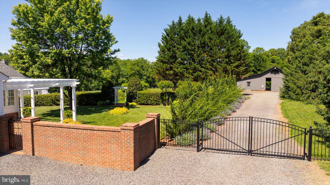 SEVEN SPRINGS FARM - Residential