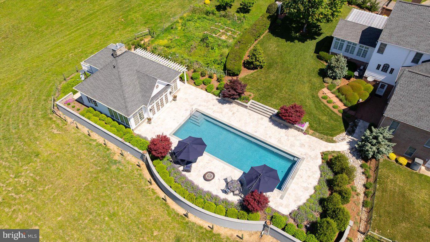 SEVEN SPRINGS FARM - Residential
