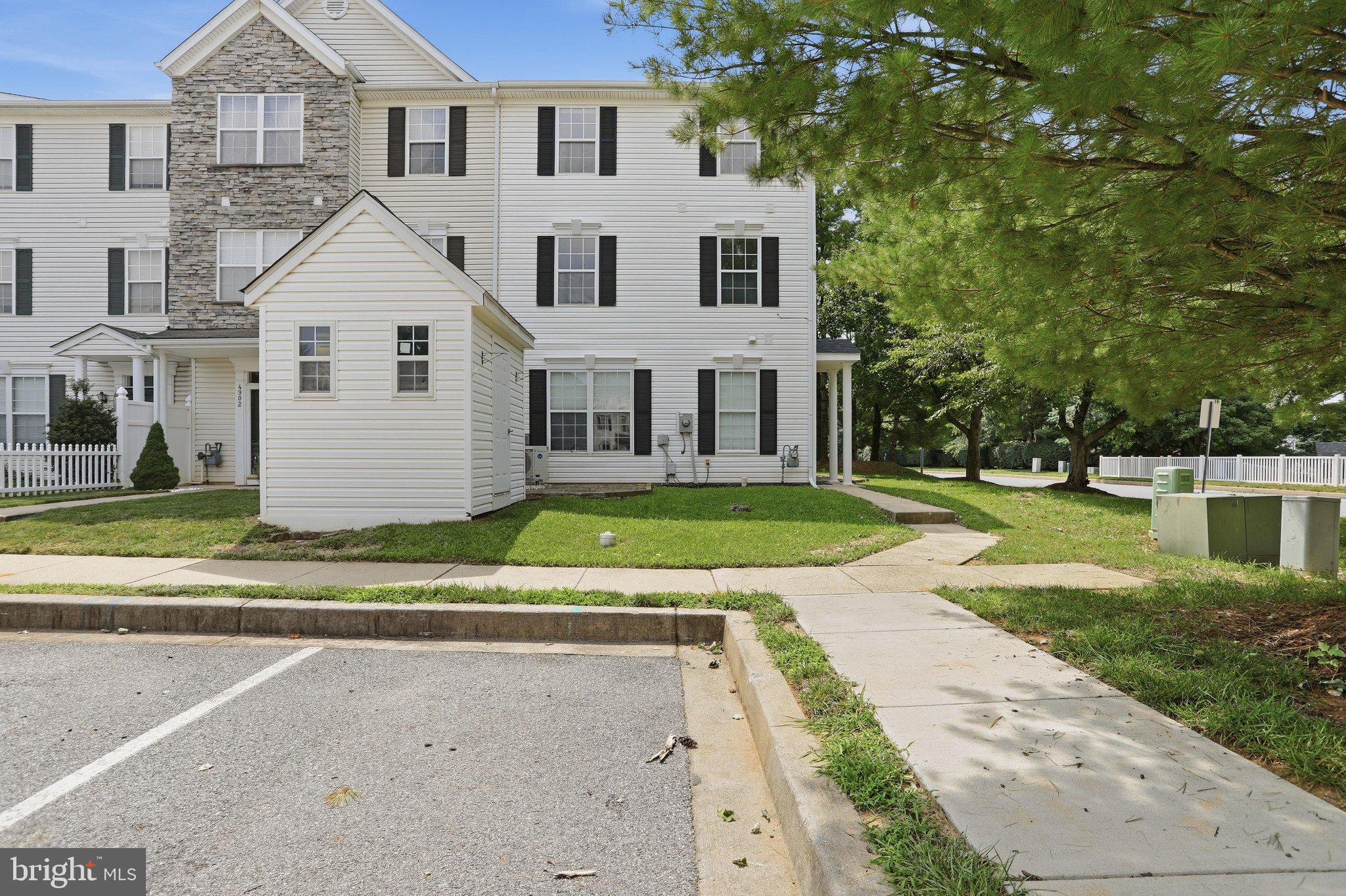 WELLINGTON TRACE - Residential