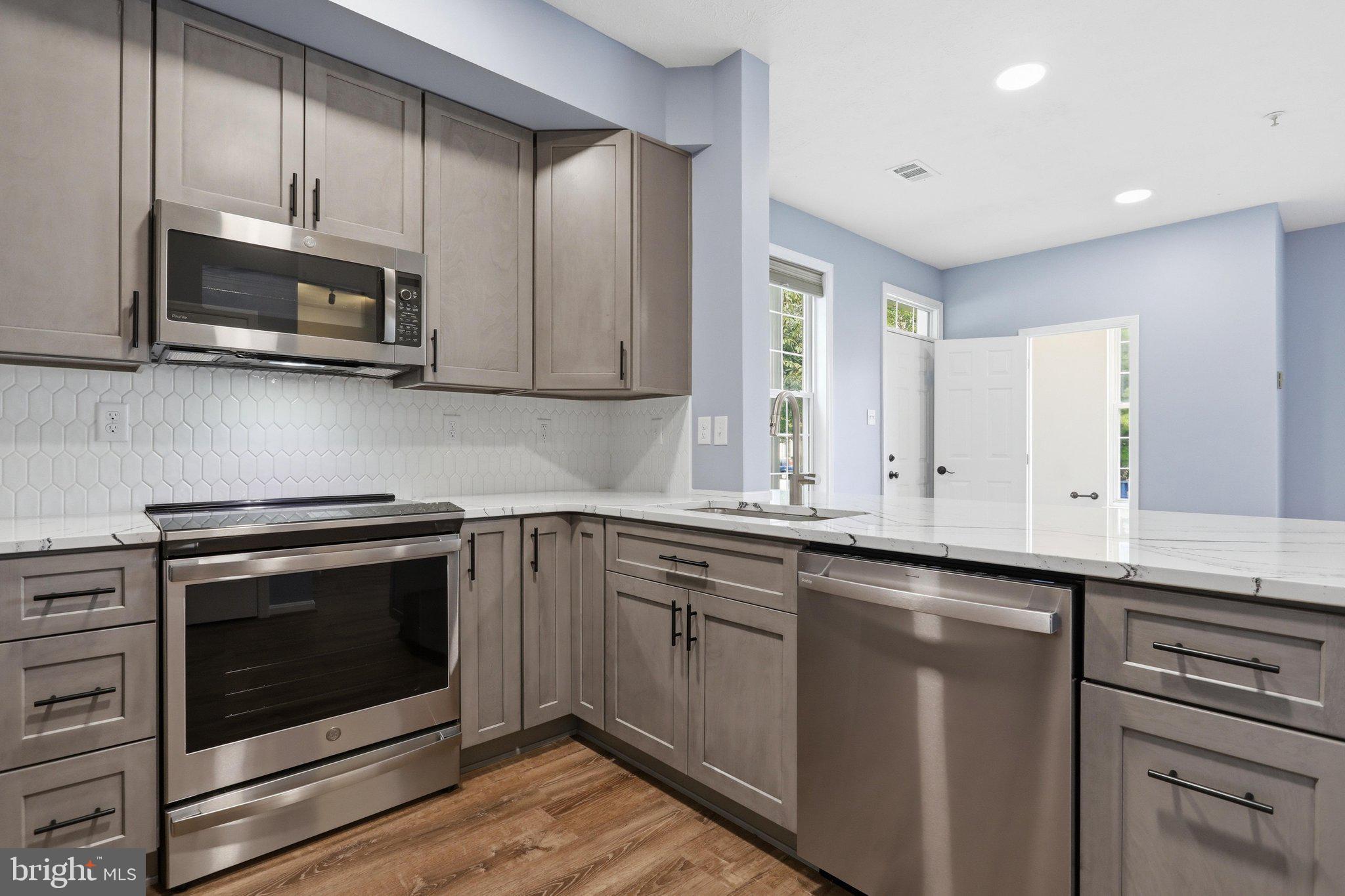 WELLINGTON TRACE - Residential