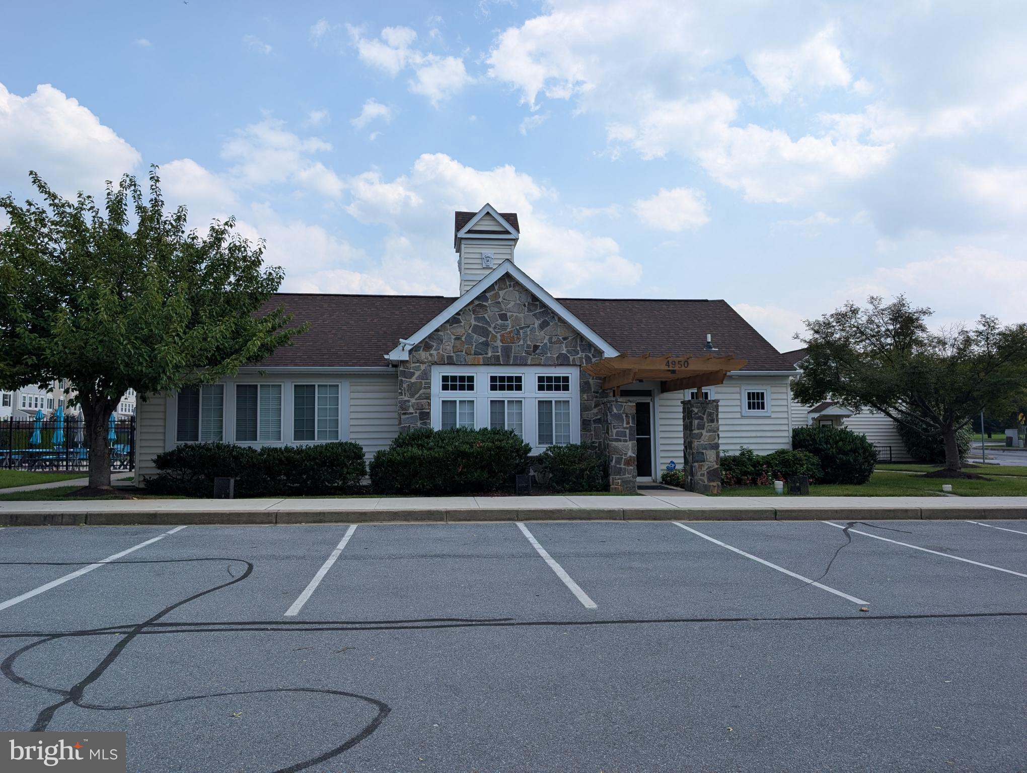 WELLINGTON TRACE - Residential