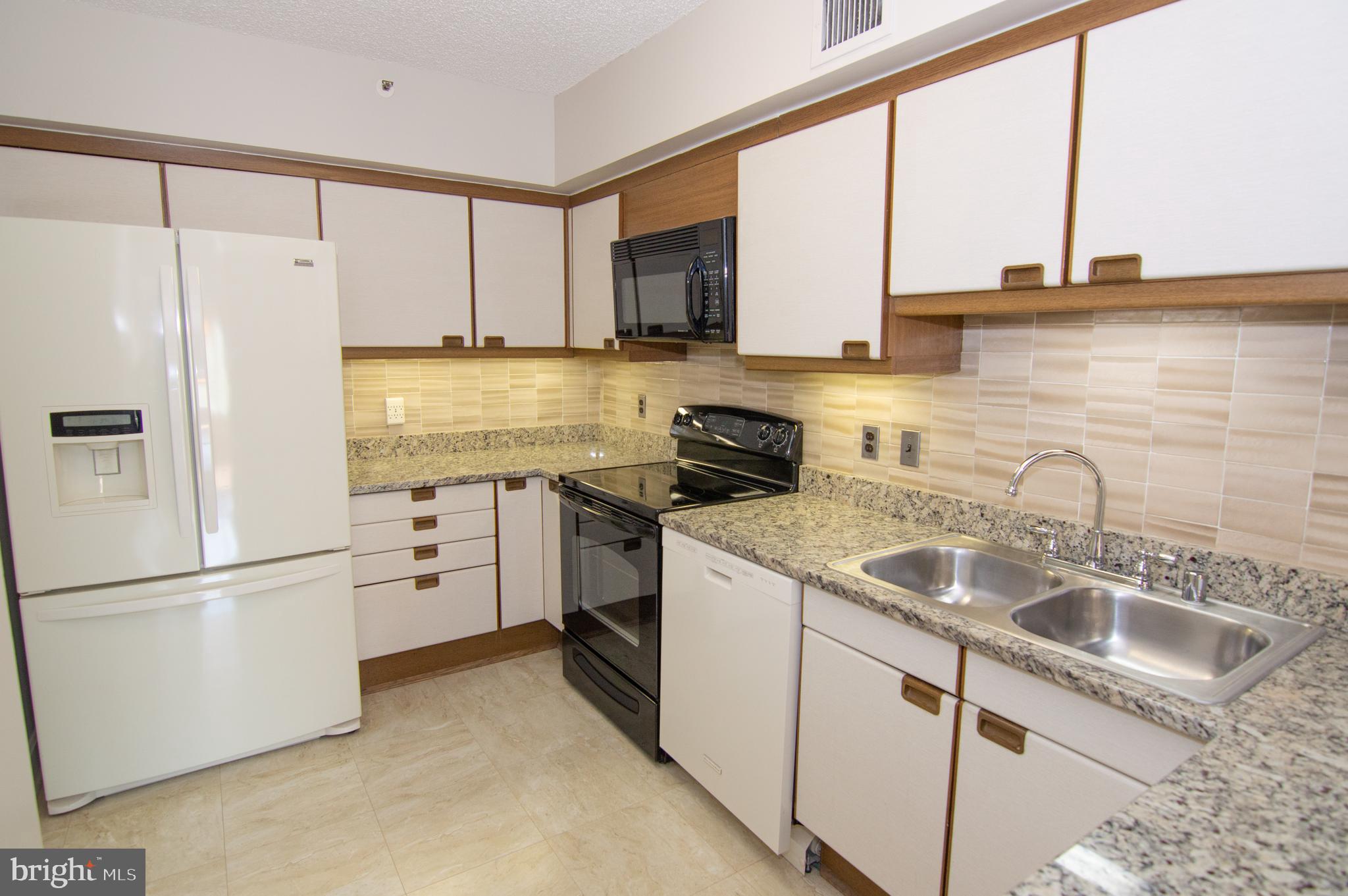 CRYSTAL GATEWAY - Residential Lease