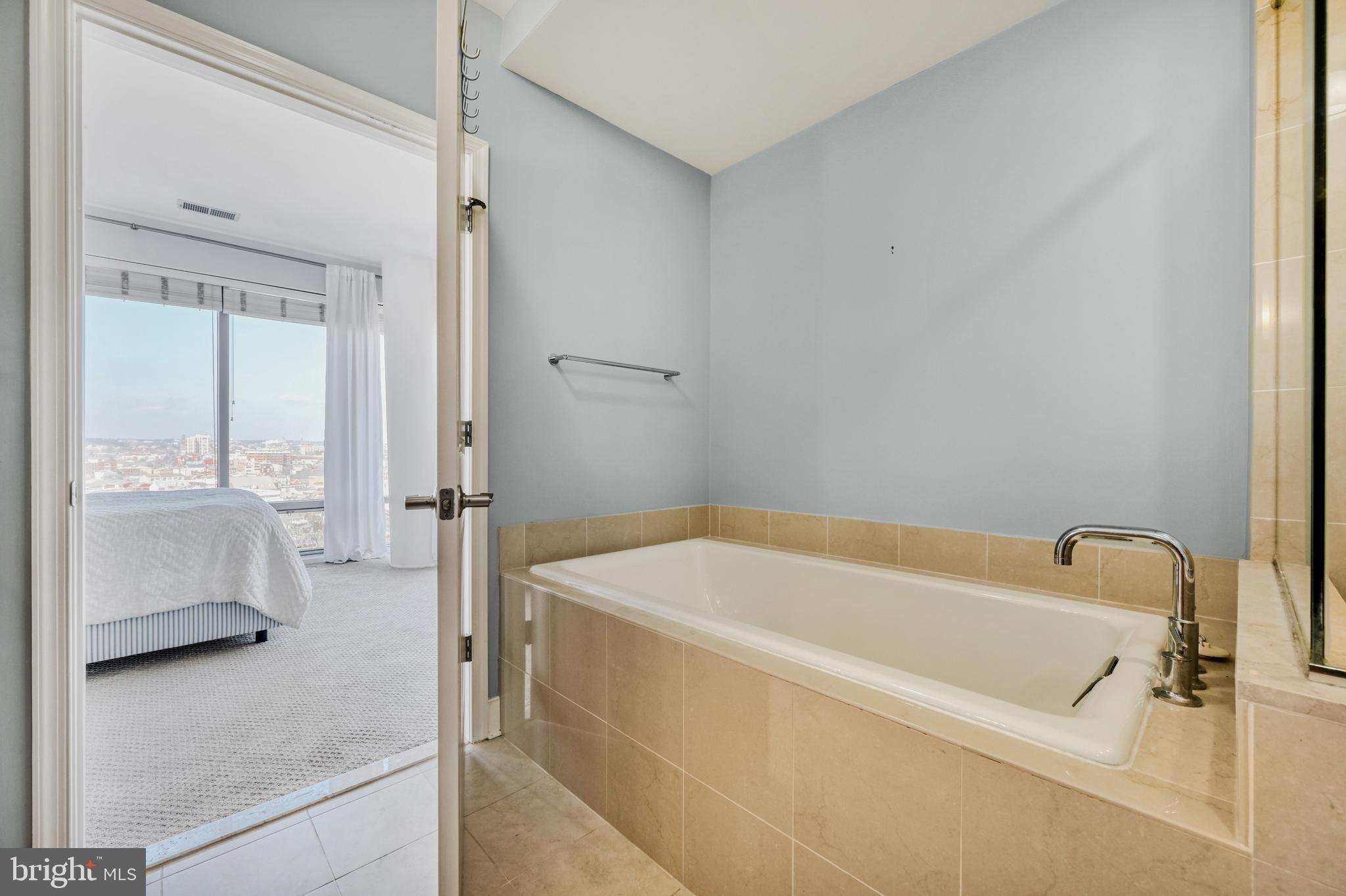 HARBOR EAST - Residential