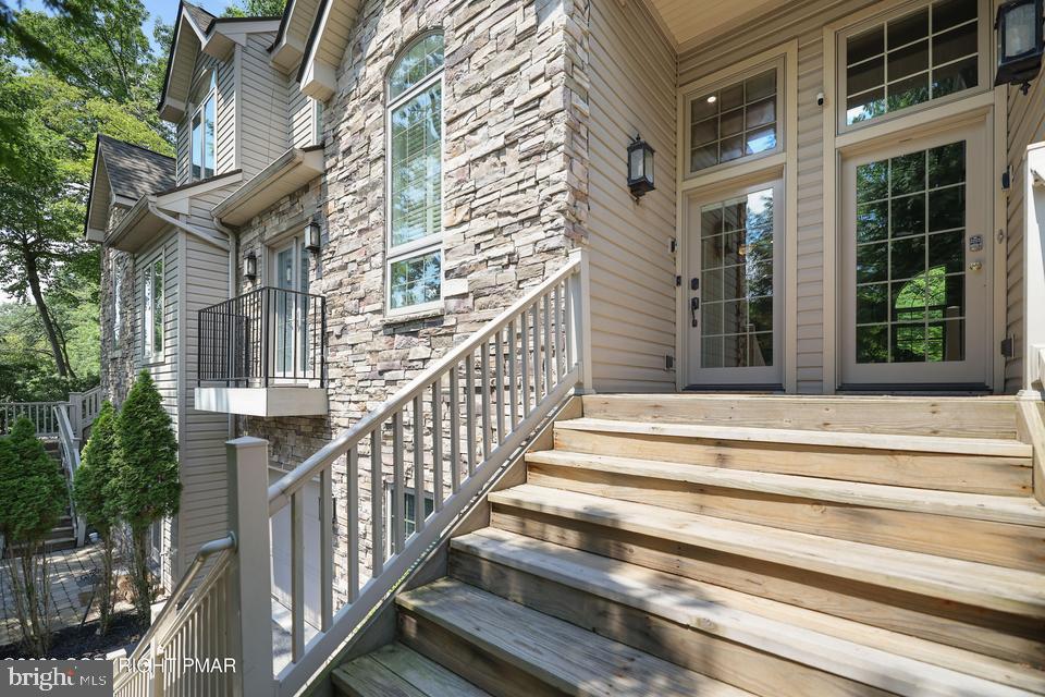 LAURELWOODS - Residential