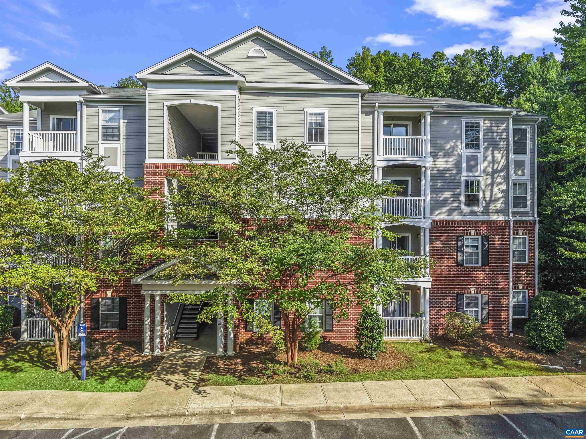 EAGLES LANDING - Residential