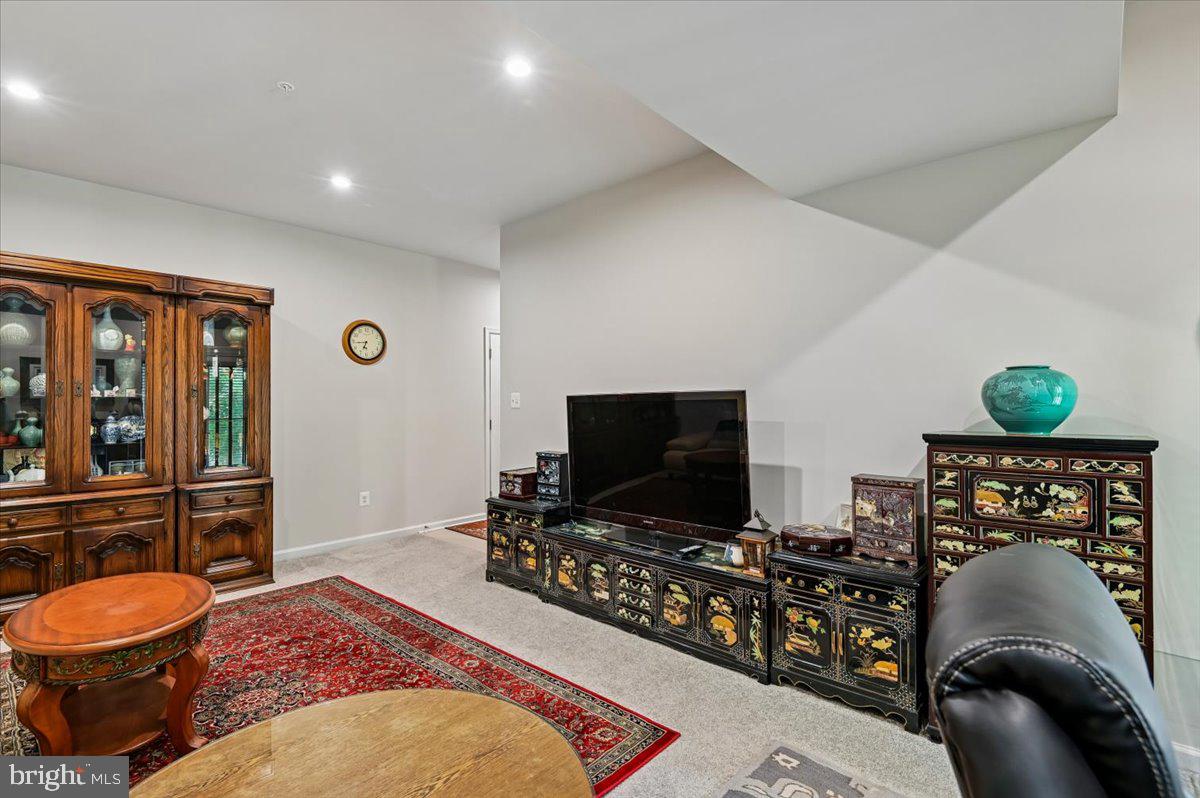 PONDVIEW - Residential