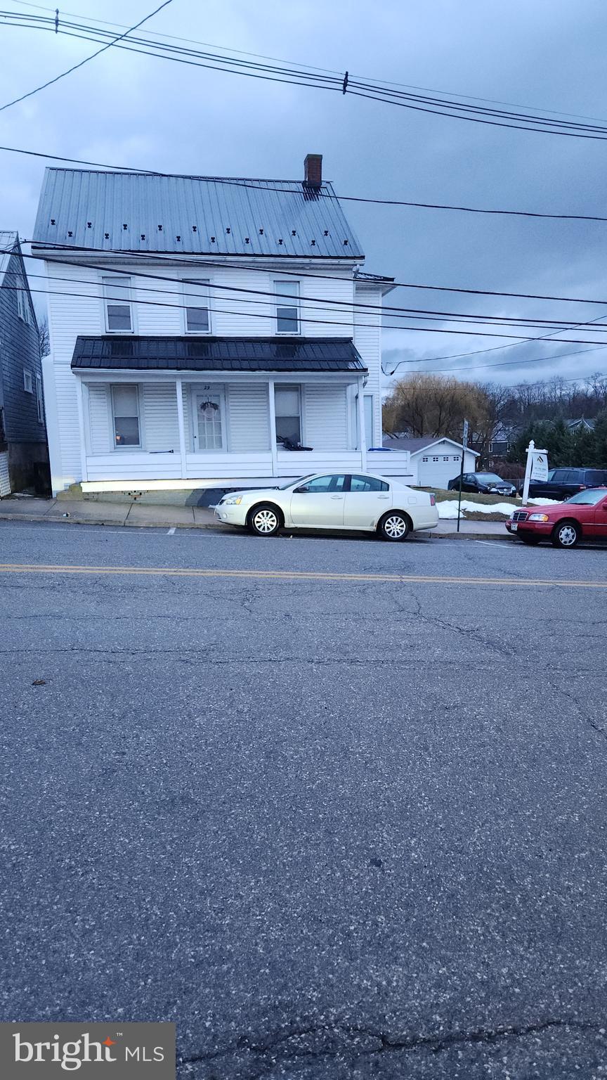 Very nice top-and-bottom duplex featuring two two-bedroom units in the Smithsburg school district. Rent is $1,200 for the first floor and $1,250 for the second floor. The first-floor lease runs until May 2027, and the second-floor lease ends in January 2027. This property offers a solid 10% gross return on investment. A 24-hour notice is required for all showings.